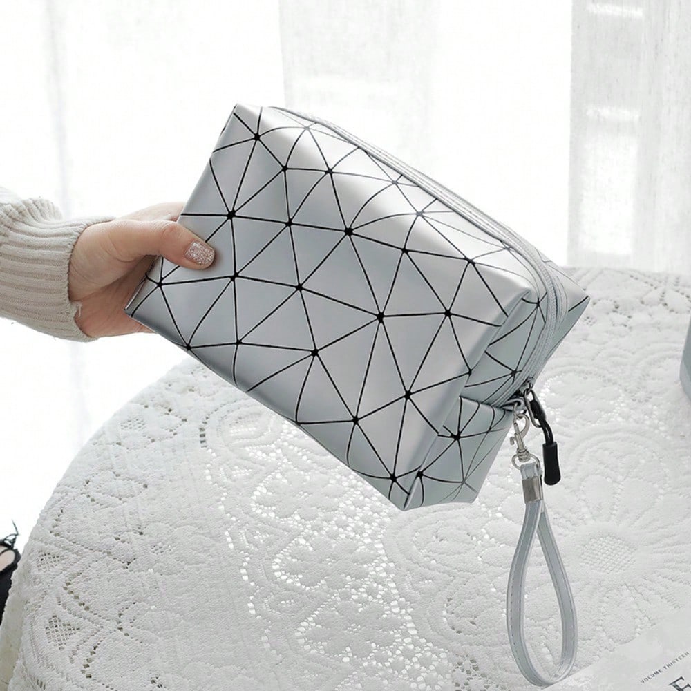 Geometric Luminous Makeup Bag  - đánh giá và giá Tech Accessories Travel Organizer Pouch